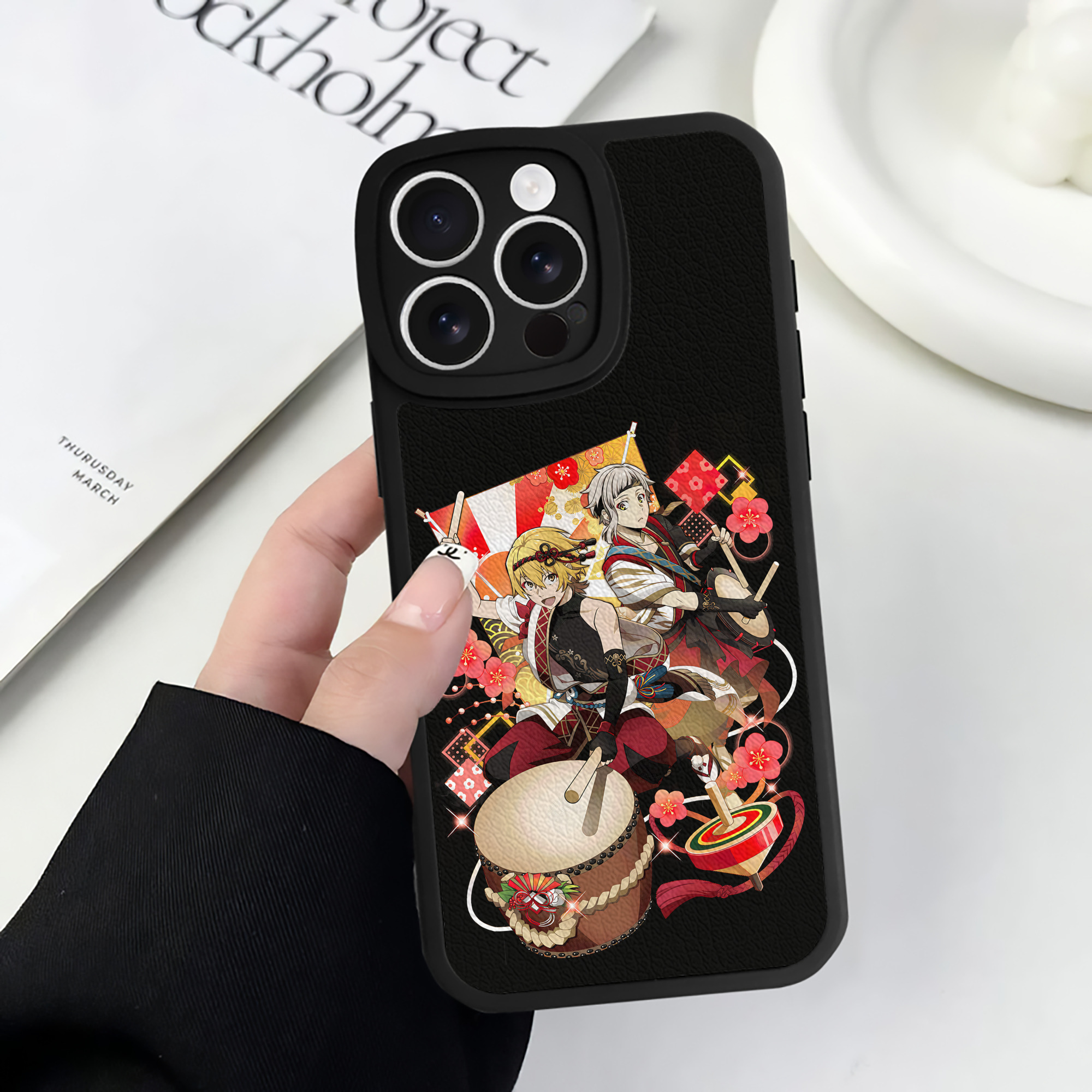 （画像用） 文豪ストレイドッグス Bungo Stray Dogs 【iPhone 16シリーズ対応】シリコンスマホケース（レザー調） 材質：シリコン